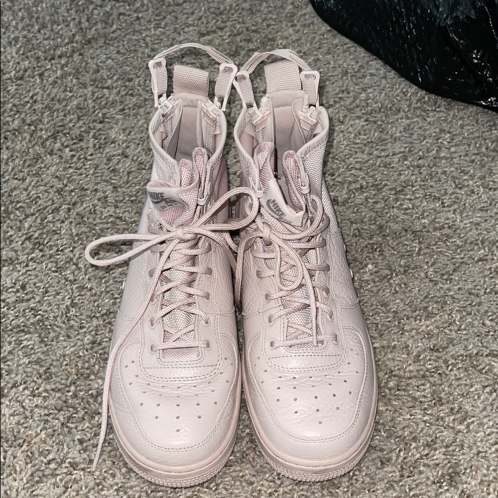 Nike SF Air Force 1 Coral